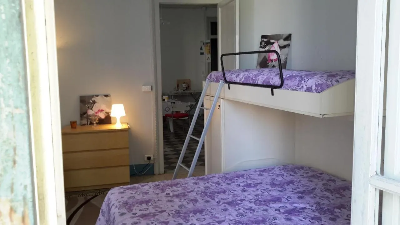 Hostel Youth Open Mind: LGBTQ-Friendly Naturist Retreat Palermo